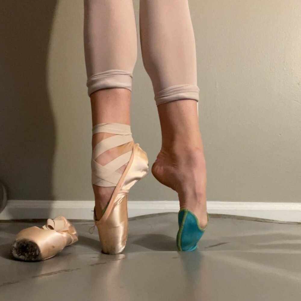 Bunhead Ouch Pouch Pointe Ballet toe pads ballet & dead pointes used